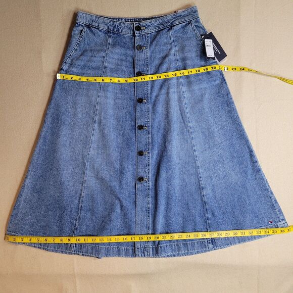 NEW Tommy Hilfiger Blue Jean Skirt Womens 8 Fit & Flare Button Midi Pockets - Picture 4 of 9